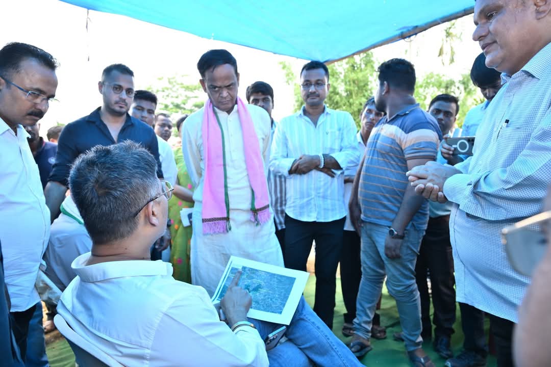"As per the promise of Hon'ble CM Dr. Himanta Biswa Sarma, steps are being taken to make Hojai district flood-free. 

Today, I inspected the progress of the new embankment being constructed along the right bank of the Kopili River from Kharikhana to Jogijan, accompanied by