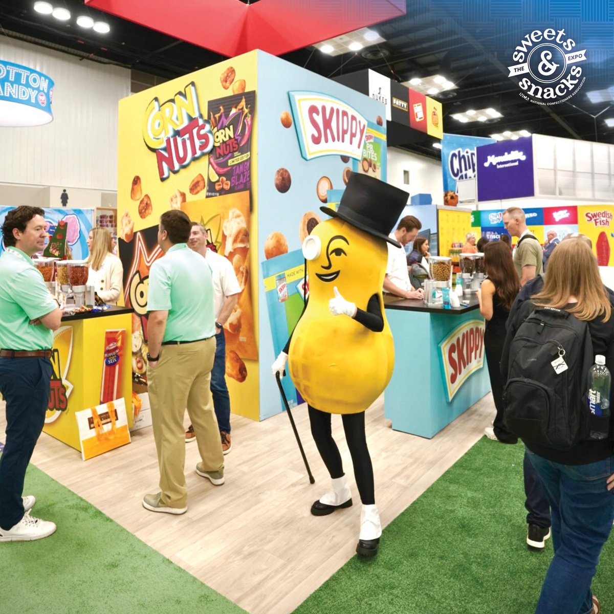 SWEETSandSNACKS's tweet image. Last day, best day?! Let’s make the most of the final hours on the Show Floor 🍭🍪
#SweetsAndSnacks