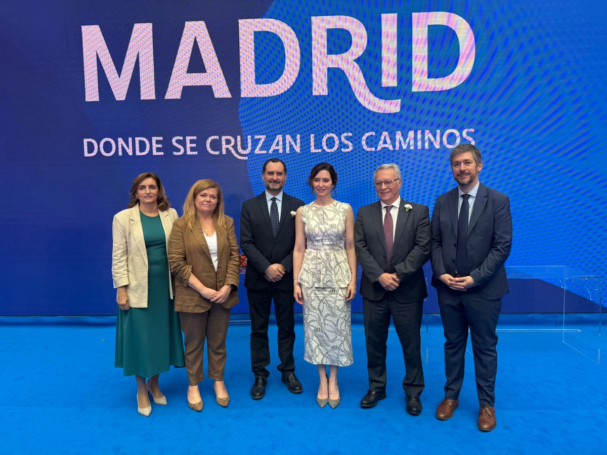 GSD Educación (@gredossandiego) on Twitter photo Con motivo de #SanIsidro2025, GSD ha estado presente en la de entrega de las Medallas de <a href="/MADRID/">Ayuntamiento Madrid</a> . Nuestro presidente, José Luis Miranda, y la vicepresidenta, Gema Bernal, asistieron junto a Vidal García, director gerente de <a href="/FecomaMadrid/">FECOMA</a> #GSDCooperativa
bit.ly/4klqSHp Con motivo de #SanIsidro2025, GSD ha estado presente en la de entrega de las Medallas de <a href="/MADRID/">Ayuntamiento Madrid</a> . Nuestro presidente, José Luis Miranda, y la vicepresidenta, Gema Bernal, asistieron junto a Vidal García, director gerente de <a href="/FecomaMadrid/">FECOMA</a> #GSDCooperativa
bit.ly/4klqSHp