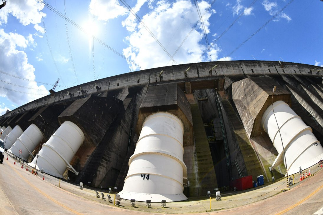 <a href="/daiovillalba13/">dionicia villalba</a> <a href="/euclides_py/">Euclides Acevedo</a> <a href="/itaipuparaguay/">ITAIPU Binacional Py</a> <a href="/luchozacariasAP/">Lucho Zacarías</a> <a href="/euclides_py/">Euclides Acevedo</a> cuando fue Canciller (2021-2022), nunca explicó al pueblo qué hicieron los fiscales, abogados y consejeros “rescatadores” de la Caja de <a href="/itaipuparaguay/">ITAIPU Binacional Py</a> con los US$ 30 millones que en 2017 ya se encontraban congelados en Londres🇬🇧. Qué pasó con esa plata?