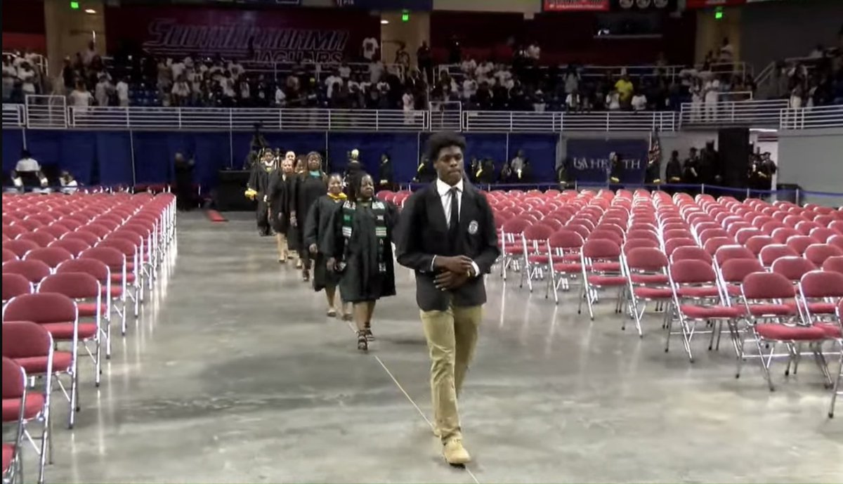 📱💻 Tune in to graduation coverage of Williamson High School,  on mcpssTV! ( mcpss.com/mcpssTV )

🎓 Congratulations graduates!