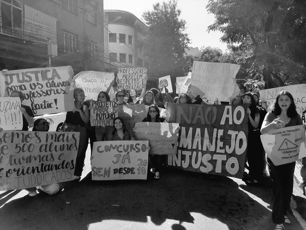 MsFatalee's tweet image. o orgulho da minha mãe susan sarandon em manifestação🦉
#SUPERIORISERJ  
#faetec 
#iserj