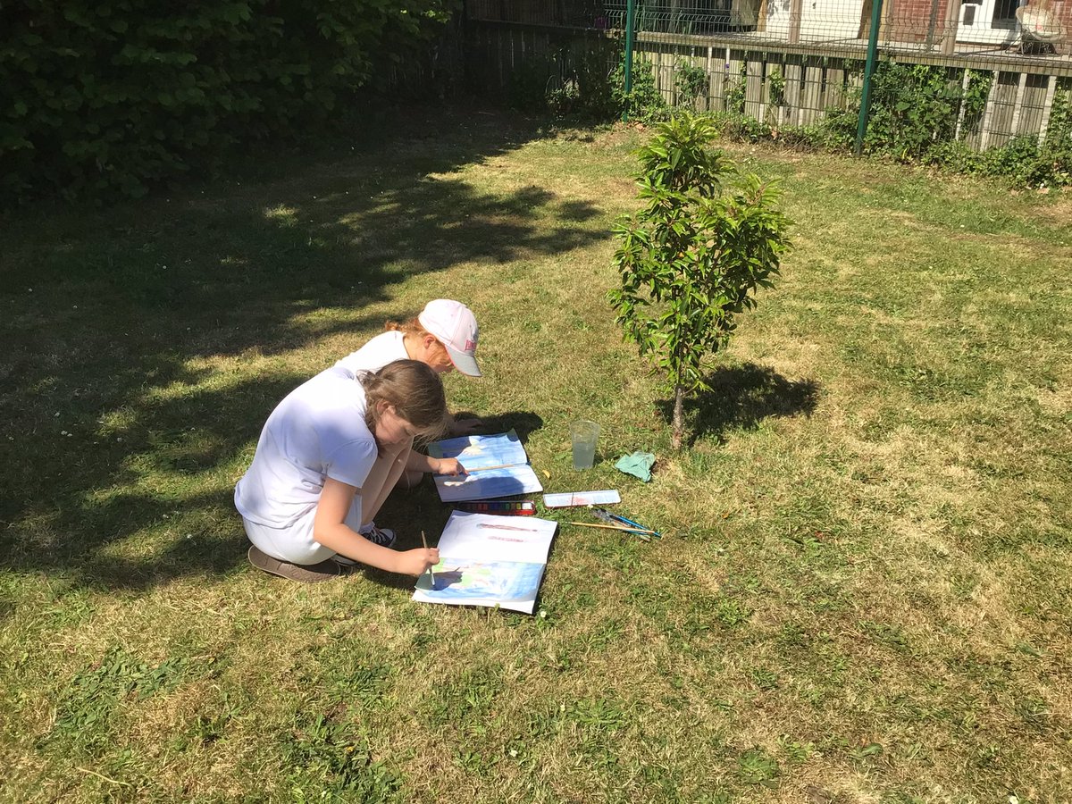🎨🖌️ An afternoon full of creativity in Year 3!  Expressive arts and imaginative model making, 🌈✨ #Year3 #CreativeLearning #ExpressiveArts #ModelMaking #PrimaryEducation #Outdoorlearning