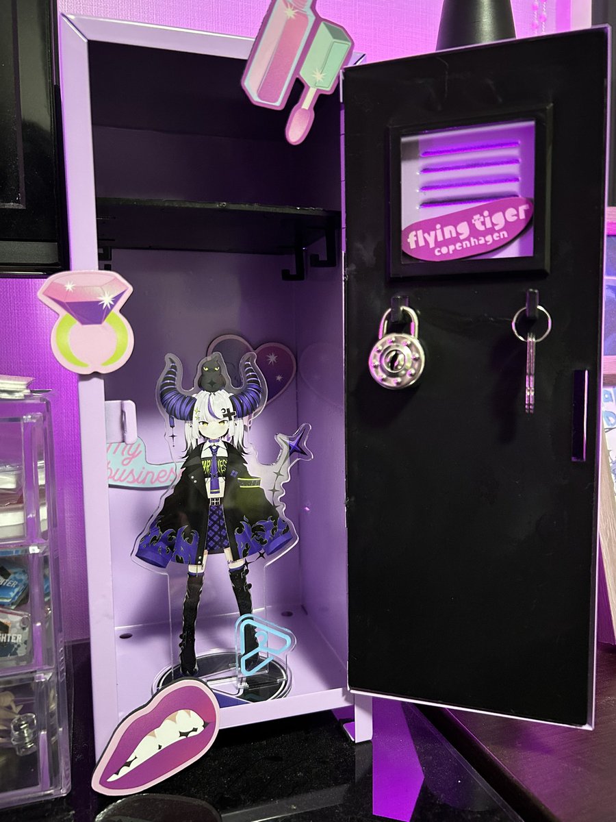 フライングタイガーで買った紫色のロッカーが合うんだなこれが