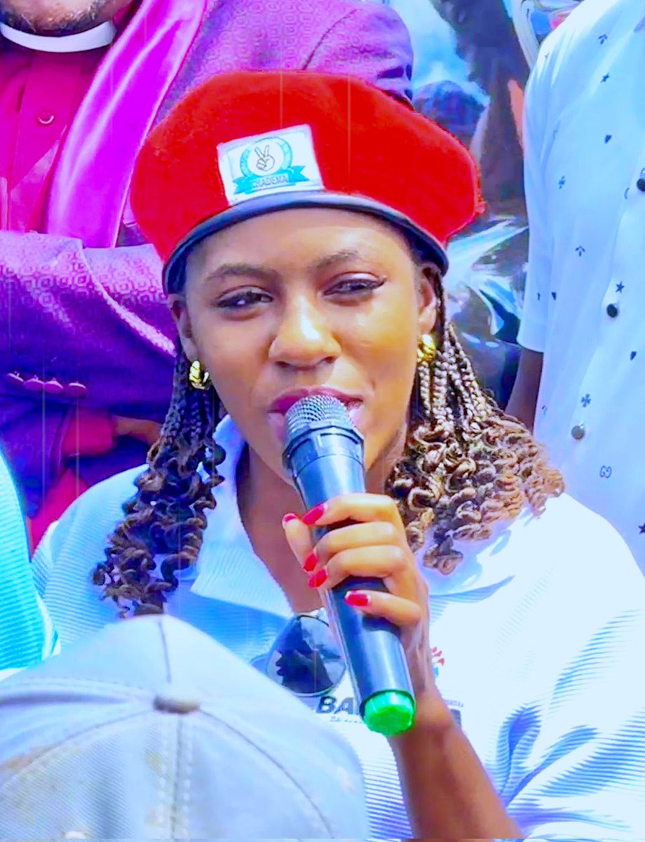 Huyu ndie Mkurugenzi wa Mawasiliano wa CHADEMA taifa Dada <a href="/BrendaRupia/">Brenda Rupia Jonas</a> yupo kasi sana. Ameimudu hiyo nafasi kuliko Wakurugenzi wote waliowahi kupita ndani chama. SISIEMU hawafikii hata nusu yake. Huyu ndiye aliyechukua nafasi ya Mzee <a href="/JonMrema/">Jon Mrema</a> 😅🫵🏽

NAOMBA #REPOST 100 KWAKE