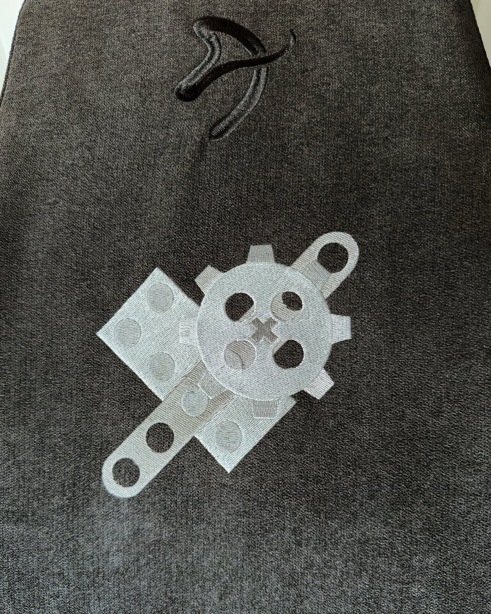 Personalizing your setup is what we do best at Arozzi! 💪👏
Swedish LEGO master David Gustafsson just got his Vernazza customized with the Brickscale logo — and it looks awesome. 👌🧱
Your brand. Your chair. Let’s build it together.😎