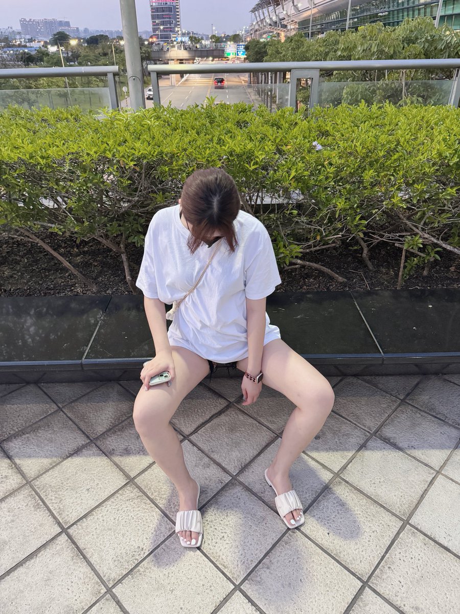 OMG～尷尬😅剛剛有路人走過來提醒我說小姐妳褲子是不是破了 https://t.co/zCSRGzg9ZL