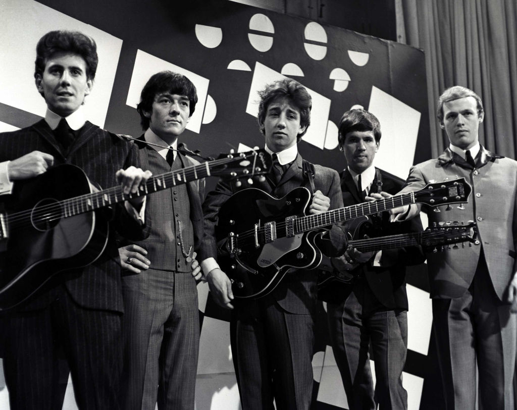 READY STEADY GO!, 1964

The Hollies made appearances on READY STEADY GO! four times throughout the shows run from '63-'66.  Who knows which songs they sang during this performance?

Photos courtesy of Getty Images.
