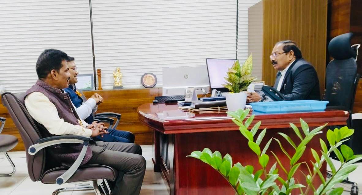 Paid a courtesy call on Shri K. Vijayanand, IAS, Chief Secretary, Govt. of AP in Vijayawada; discussed legal and safe emigration, seeking his support to curb illegal recruitment through police action. He agreed wholeheartedly.