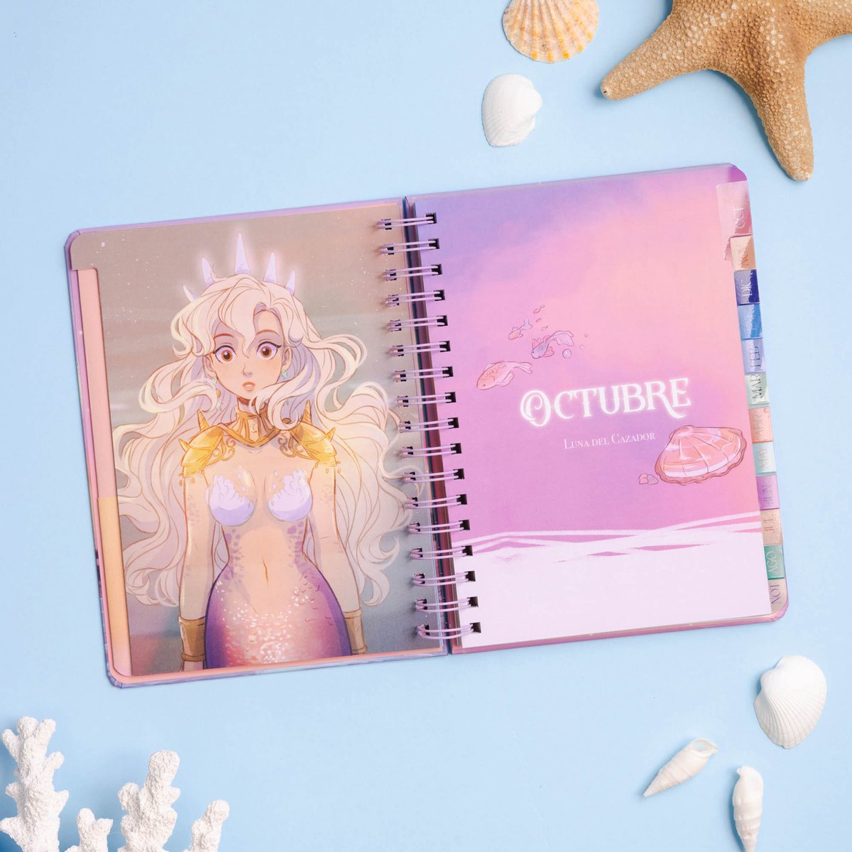 itslopezz's tweet image. Un año más, colaborando con @tantanfan_ sacamos una agenda escolar para el curso que viene!🌊 y para celebrar las nuevas ediciones de Strawberry & Blue Moon, hemos querido inspirarla en los libros💗
Y sí, este año también haremos versión de agenda anual!✨(coming soon!)