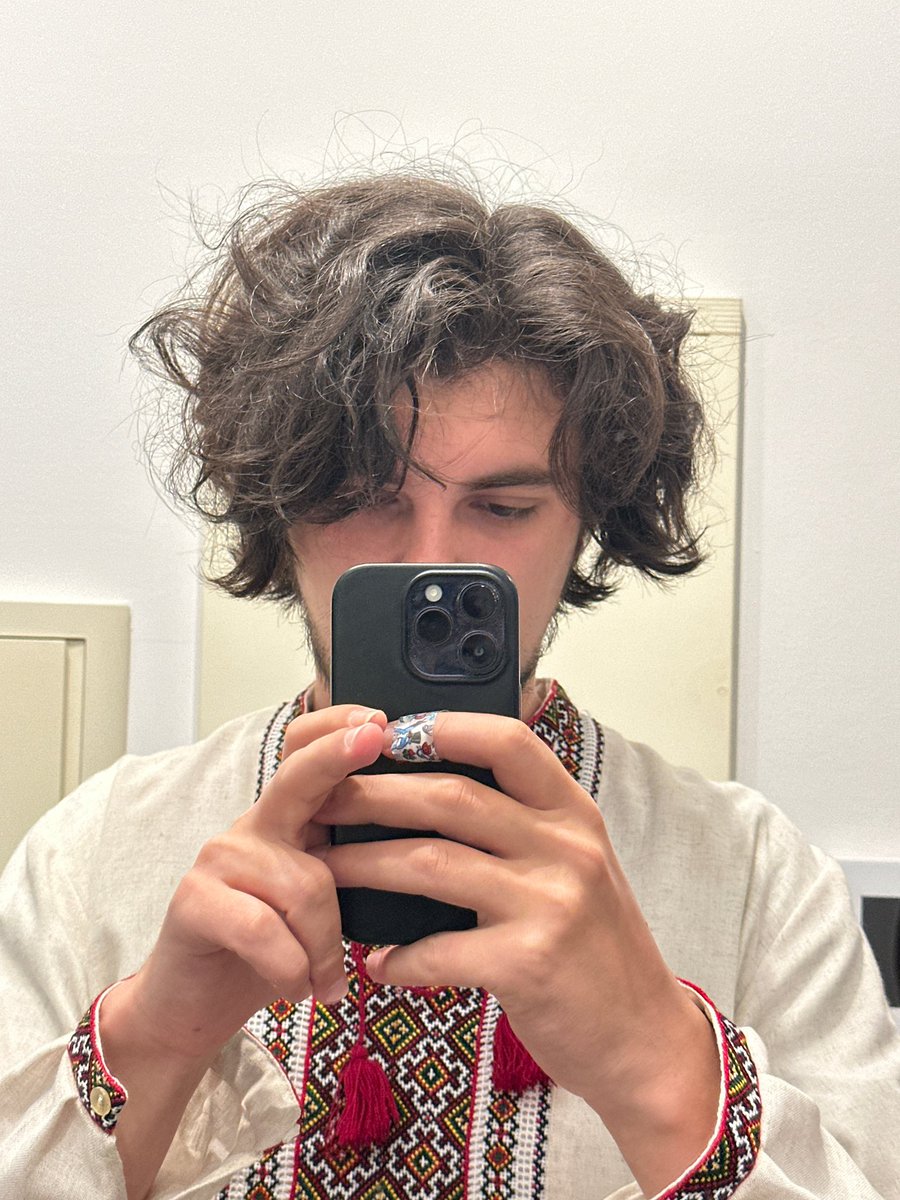 If you will find a valid critical today, dm me and I will bring one for u 

 #VyshyvankaDay