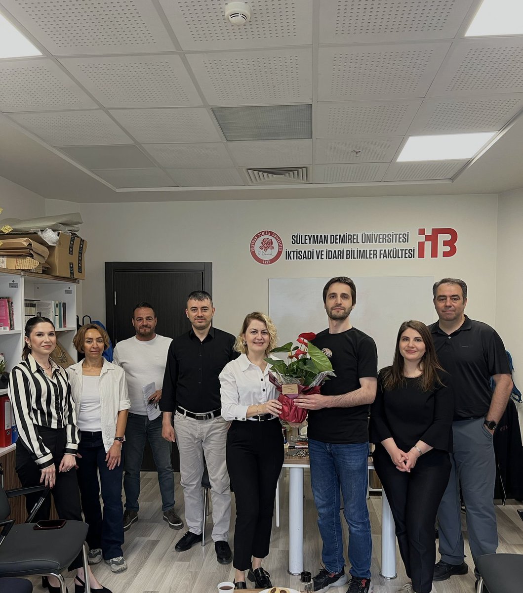 Araş. Gör. Ramazan Furkan ÖZKUL, doktora tez savunmasını başarıyla tamamlayarak “Doktor” unvanını almıştır.

İKY Bölümü olarak kendisini tebrik ediyor, başarılarının devamını diliyoruz! 👏