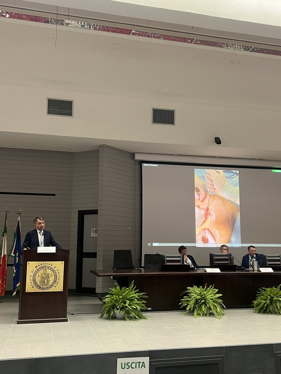 Synergy_Uro's tweet image. 🎥 LIVE NOW at #Synergy2025
Prof. Sisto Perdonà is on stage for a semi-live Single Port prostatectomy session — pushing the boundaries of minimally invasive urology.
Stay tuned for cutting-edge innovation in action.