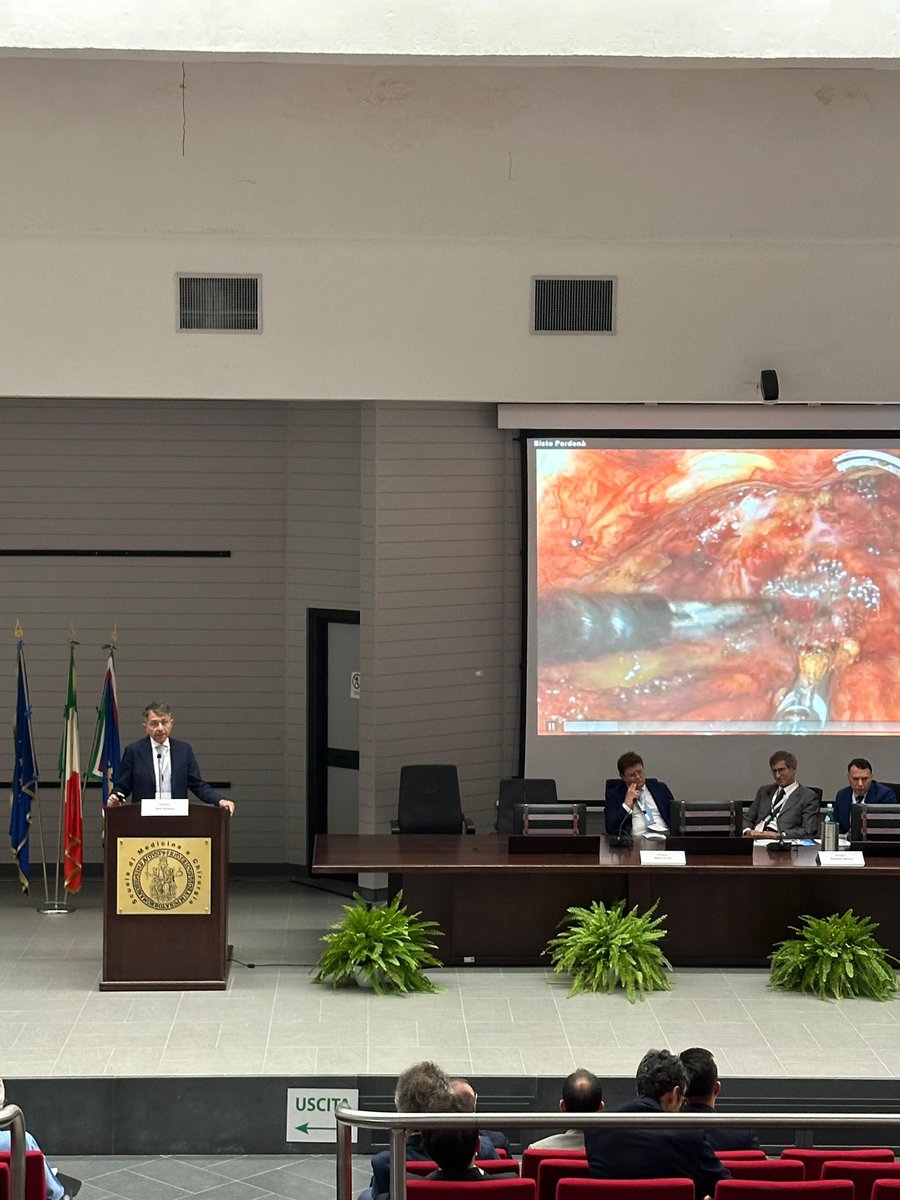 Synergy_Uro's tweet image. 🎥 LIVE NOW at #Synergy2025
Prof. Sisto Perdonà is on stage for a semi-live Single Port prostatectomy session — pushing the boundaries of minimally invasive urology.
Stay tuned for cutting-edge innovation in action.