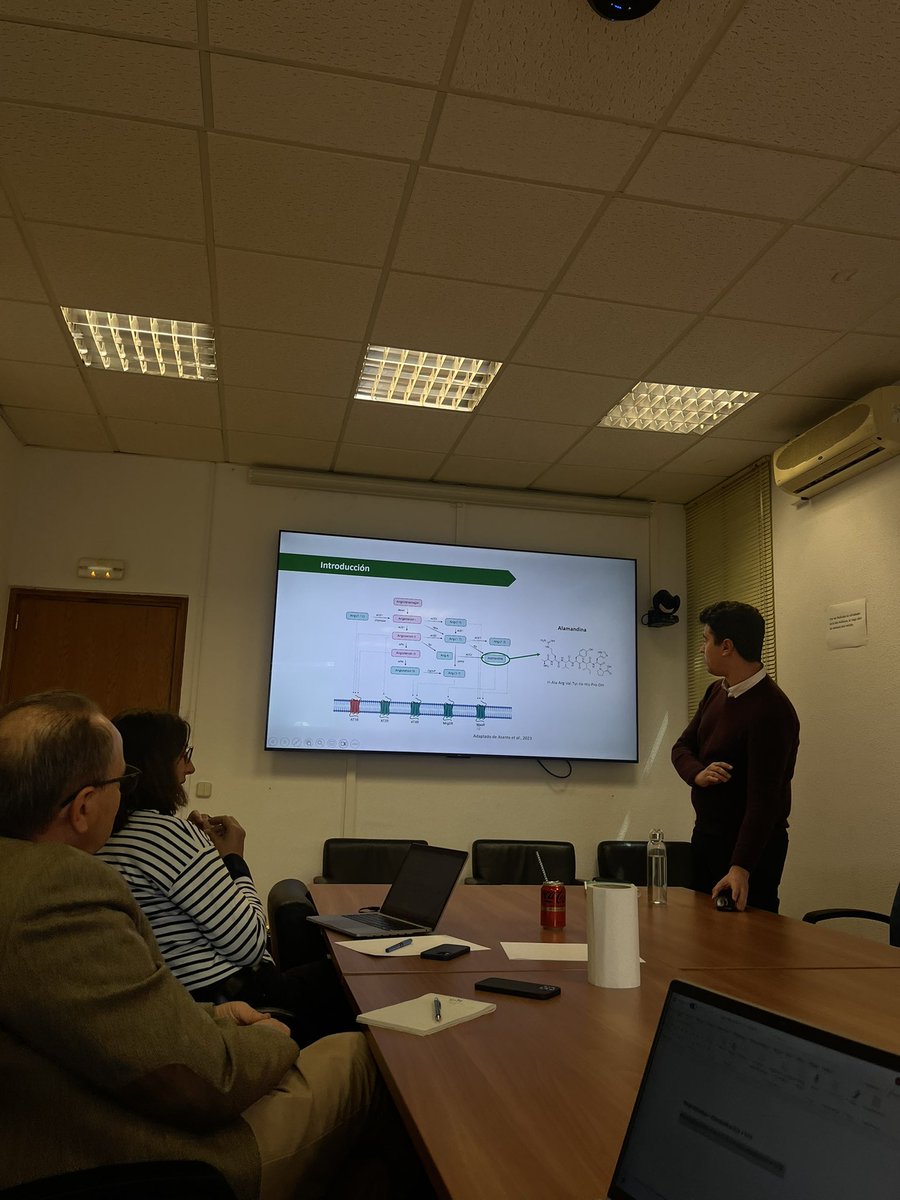En el último mes y medio hemos tenido varios seminarios en el Departamento de Farmacología para fortalecer la comunicación de resultados entre grupos de investigación 🔬