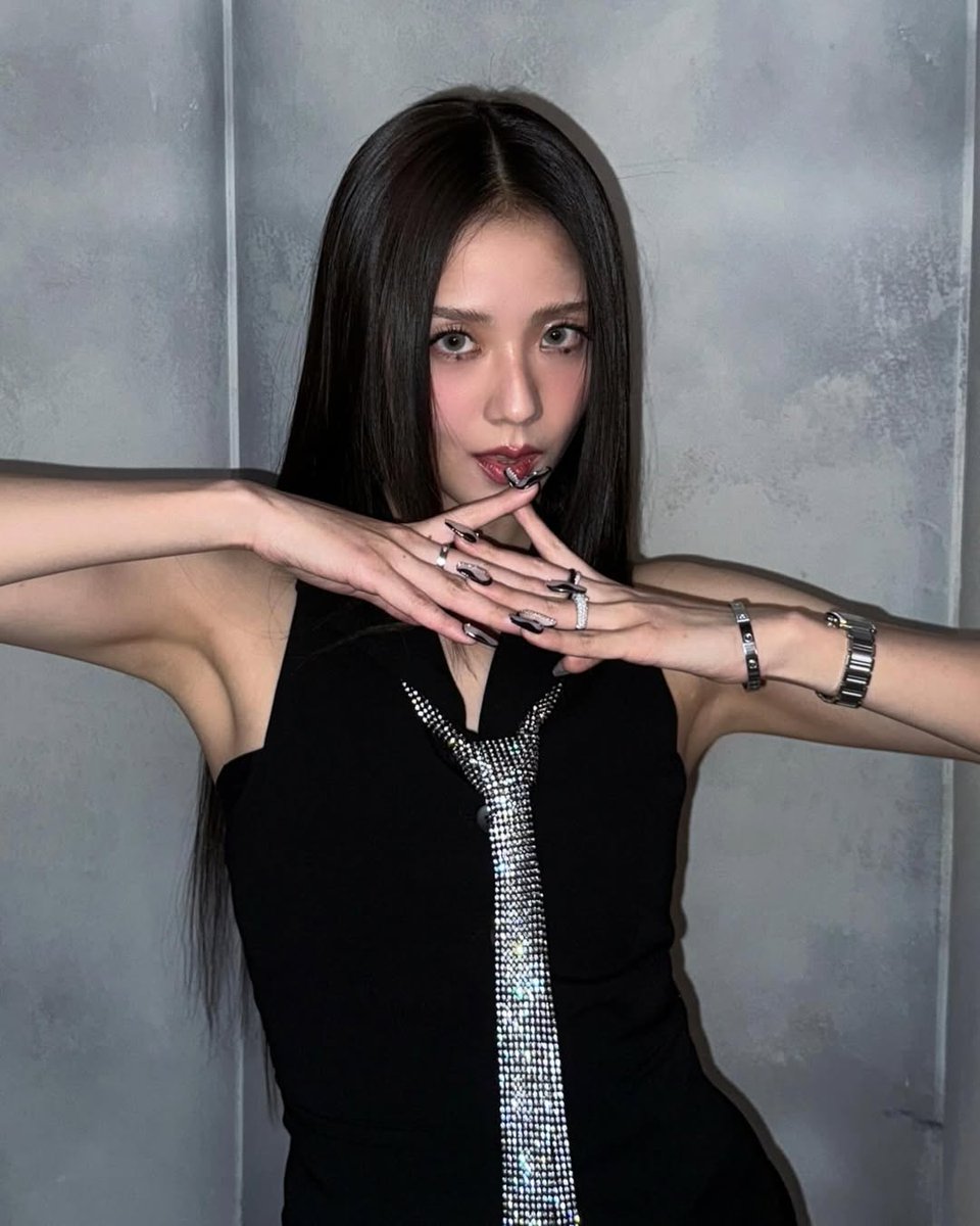 을 포함한 모든 곡들을 많이 많이 사랑해 주시길 바라며 🫨

#JISOO #지수 #ジス #BLACKPINK