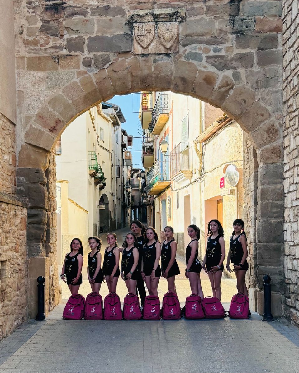 CSomontano's tweet photo. ¡Qué finde! 💃 El equipo Juvenil de Danza Moderna Estadilla brilló el pasado finde en el Camp. Coreográfico BCN. Talento y unión bajo la dirección de Masami Sakay. ¡Grandes sensaciones! ✨
 Lee la crónica completa: https://t.co/KcYYmpzJF9
 #DanzaEstadilla #Orgullo https://t.co/TelNP99Tx7