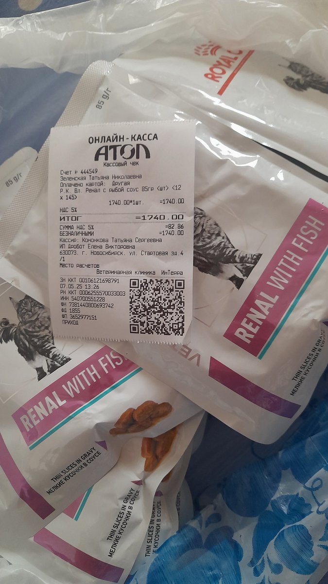 Для Наполеона купили влажники, именно эти он лучше других ест.
В день съедает 2 влажника, хватит на неделю.