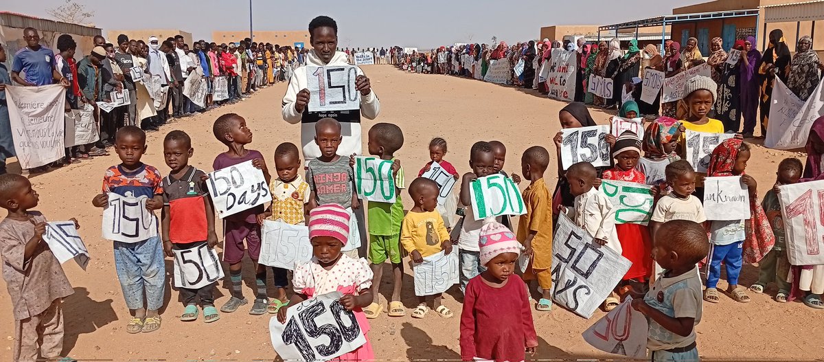 AhmedMoursal's tweet photo. Peaceful protests at the Agadez Humanitarian Centre in Niger have reached 228 days.
The final question remains will we live the life we want
@JFCrisp @saracreta @Sarita_Libre @sighahh @RefugeesinLibya @UNHumanRights @KellyTClements @UNGeneva @UNrefugees @UN @RefugeesTunisia https://t.co/s1b1hwvfCX