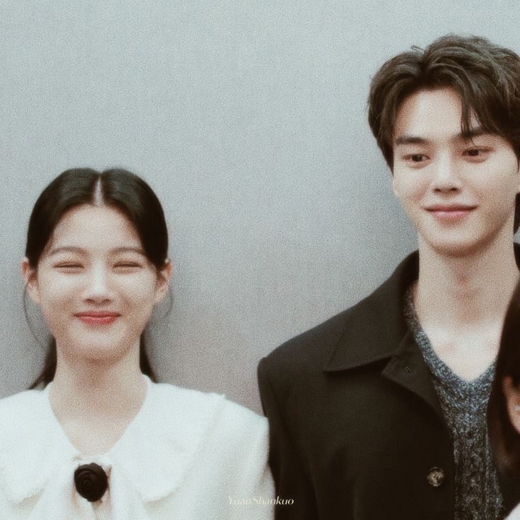 ᅠ

Bazı anlar, an olmaktan uzaktır. Anı kalar sanırsın ama hep içinde bir yerlerdedir. Sen de böylesin işte, anı olmaktan çok uzak. Sana rastlamak hayatımın en mutluluk verici şeyiydi. Nice senli yıllarımıza.✨

ᅠ