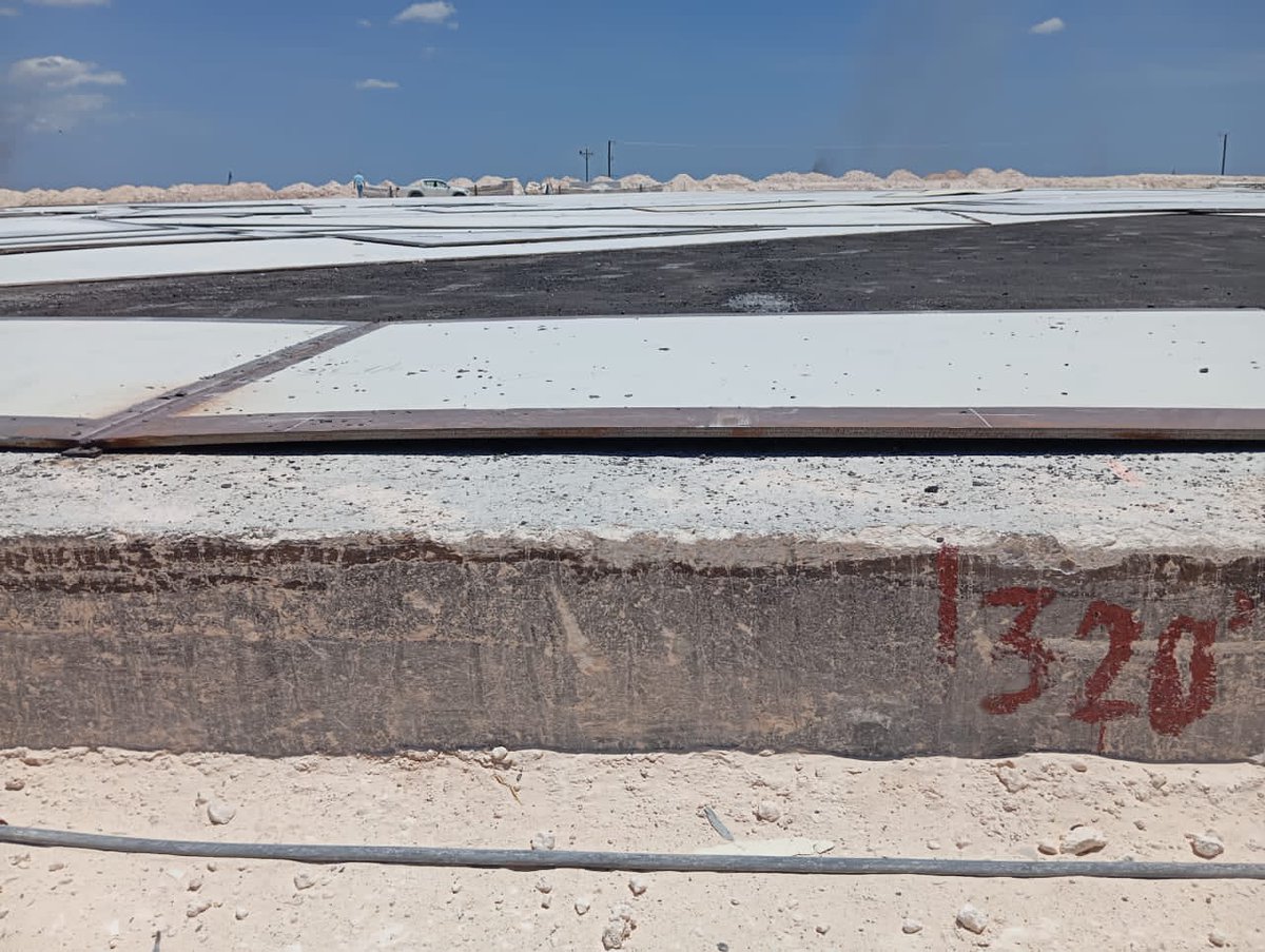 Ya está en marcha el montaje del fondo del tanque 86. Obra que supervisan los autores del proyecto, de la EIPP.
#PetrolerosPorCuba 
#PorCubaJuntosCrecemos #CubaVencerá 
🇨🇺🇨🇺🇨🇺🇨🇺🇨🇺🇨🇺🇨🇺🇨🇺🇨🇺🇨🇺🇨🇺