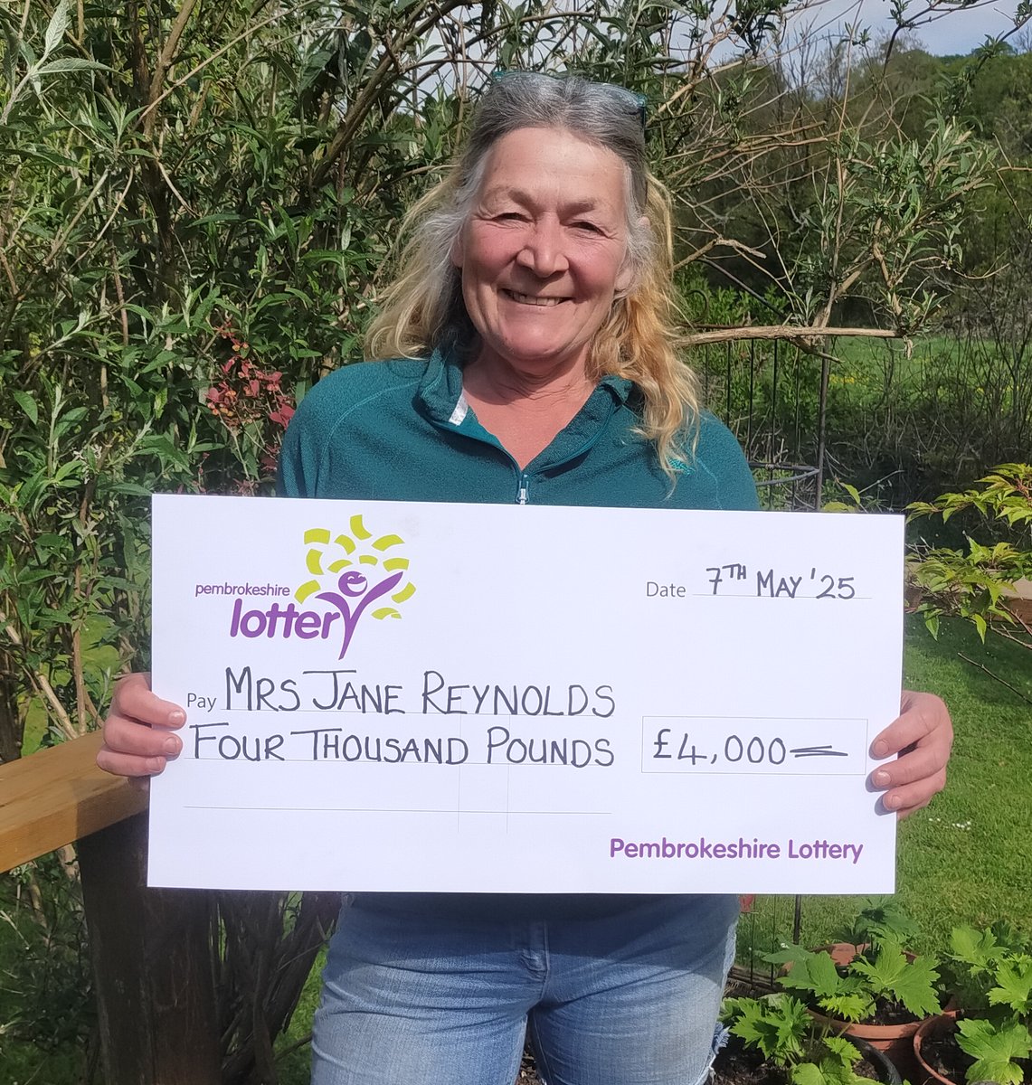 Had  the pleasure of meeting up with our £4,000 winner Jane Reynolds earlier  and could've spent all morning sitting in her lovely garden in the  sunshine, making friends with her dogs!  She's  supported us for a long time, so a thouroughly deserved win.