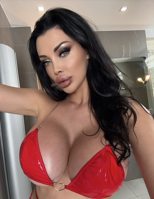 Watch ALETTA OCEAN's leaked NSFW photo on TwXstars