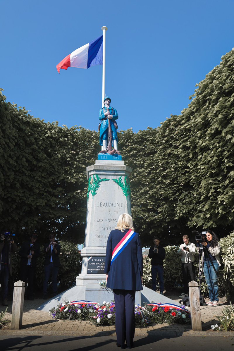 MLP_officiel's tweet image. Il y a 80 ans, les Alliés venaient à bout de l’Allemagne nazie et mettaient  fin à un conflit meurtrier sans précédent qui dévasta l’Europe. Nous pensées vont à ces soldats venus des quatre coins du monde, engagés dans une guerre existentielle et qui firent le sacrifice ultime de…
