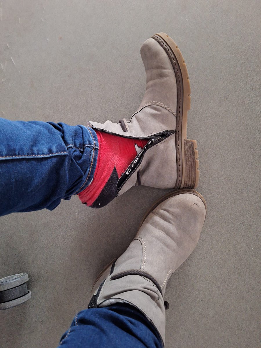 socks_sneakers's tweet photo. Cute socks at work😍
#buntesocken #sockenfetisch #getragenesocken #dreckigesocken #sockenfüße #füße #rotesocken #socken #socks #socklover #cutesocks #socksfetish #wornsocks #sweatysocks #dirtysocks #sockworship #coolsocks #coloredsocks #redsocks #feet #footfetish https://t.co/liRAHgBJtc
