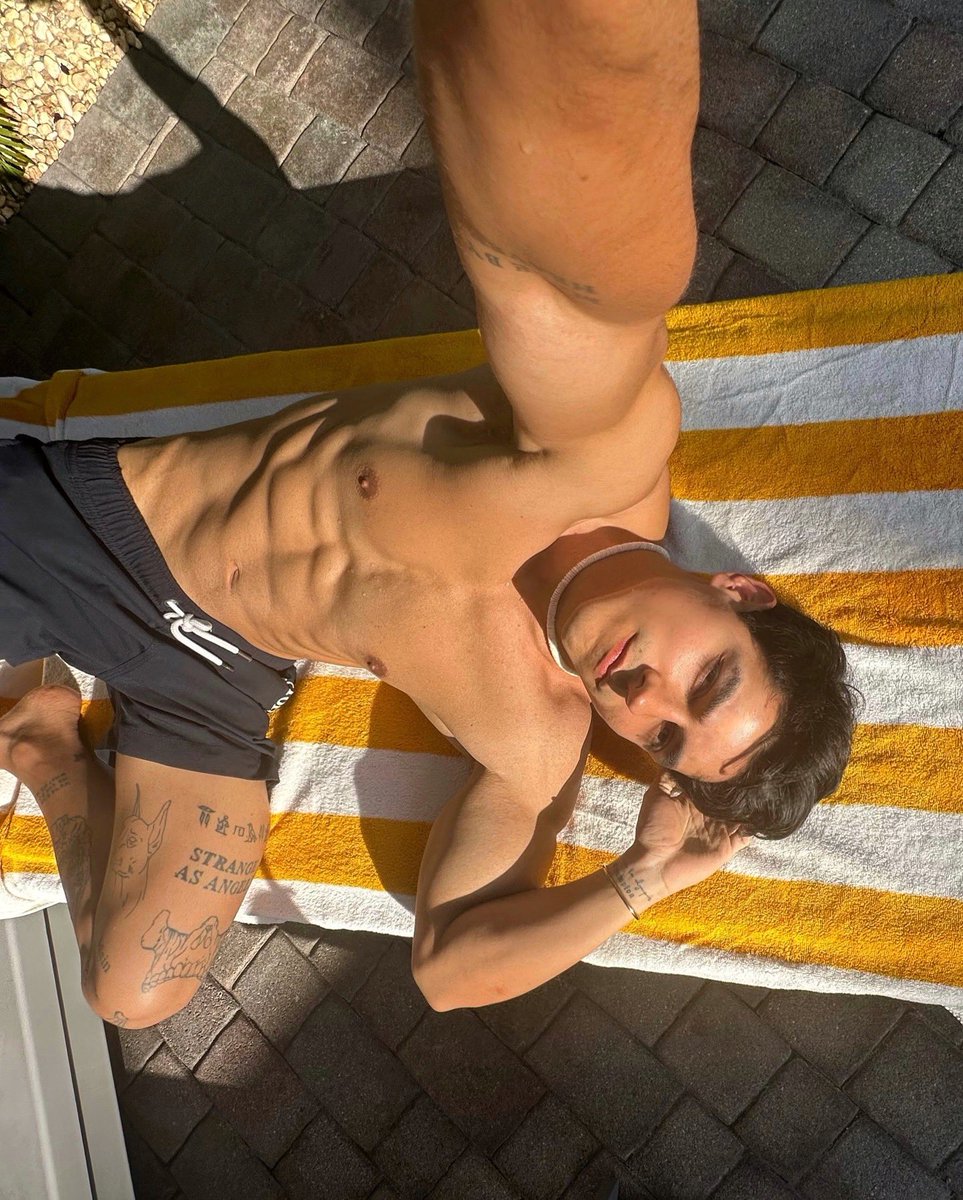 german_varr's tweet photo. Sunburnt, unbothered, and accidentally deep. https://t.co/BsNpmuLf29