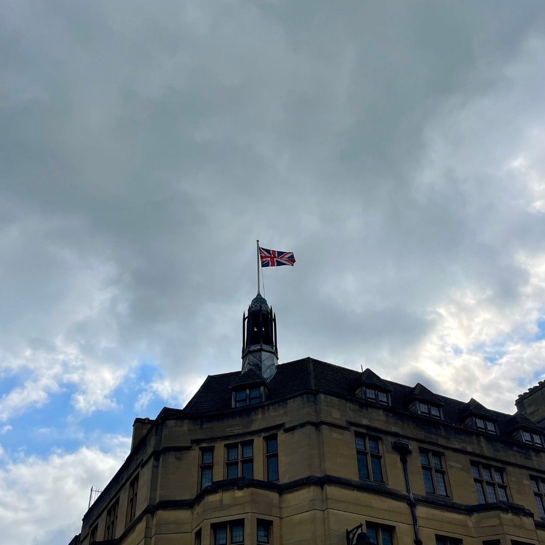 Today marks 80 years since VE Day – the end of the Second World War in Europe.

We remember the courage and sacrifice of those who fought for our freedom. The Union Flag flies above Oxford Town Hall today in honour of all who served, then and now.

#LestWeForget #VEDay