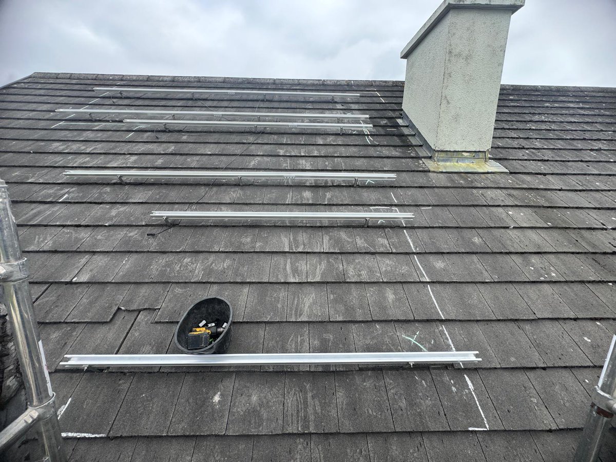 EnergiesSolar's tweet image. ☀️ Another solar success in Killashee, Longford! We've just installed 10 sleek, high-efficiency panels – cutting energy bills and carbon footprints 🌍⚡

Ready to power your home with clean energy? Message us now for a FREE quote!
#SolarPanels #Killashee #LongfordEnergy #GoGreen