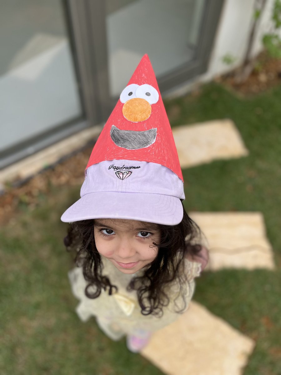 bitschools's tweet photo. اليوم هو يوم القبعة الغريبة! يوم مميز نرتدي فيه قبعات فريدة وممتعة.🧢
هذا اليوم هو فرصة للإبداع والمرح مع أصدقائنا. ✨
دعونا نتشارك لحظات الجميلة تذكروا أن الأهم هو الاستمتاع باللحظة وخلق ذكريات جميلة. https://t.co/aDOKQzdLcG