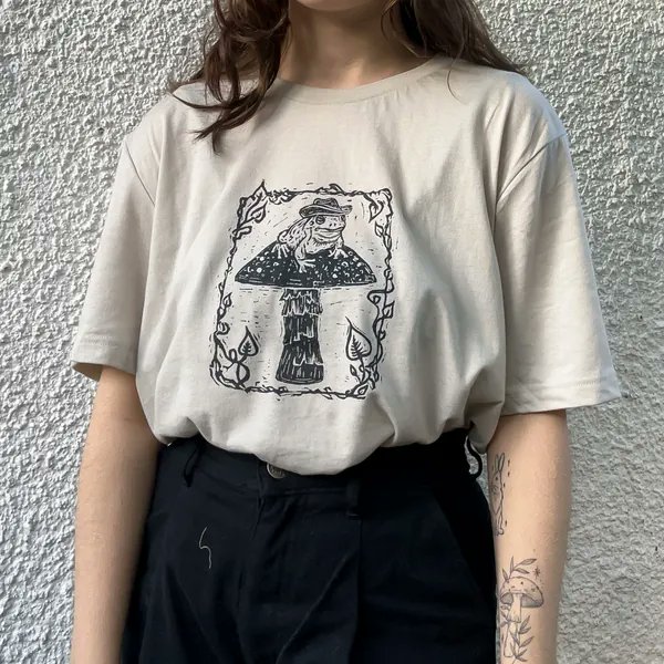literallyizzie's tweet photo. I just received YeeHop Unisex t-shirt from vividly_victoria via Throne. Thank you so so much! <3 https://t.co/918WFz1lPx #Wishlist #Throne https://t.co/h9S8OMrFDj