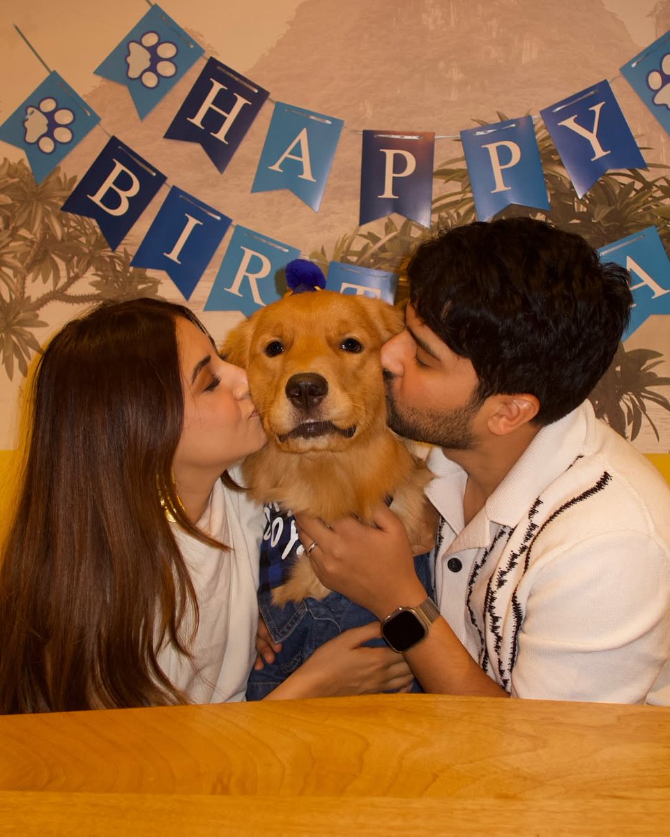 DelhiTimesTweet's tweet photo. #ArmaanMalik and #AashnaShroff celebrate their fur baby Tofu's first birthday
@ArmaanMalik22 #petparents #pawfriend #birthday #furbaby #Bollywood https://t.co/mTt0SSJy6C