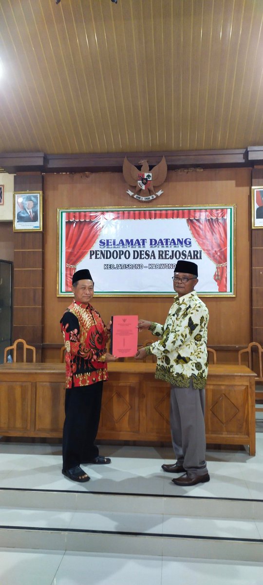 DesaRejosari's tweet photo. Selamat Memasuki masa purna tugas mbah Wagimin Modin semoga tetap diberikan kesehatan dan kekuatan untuk tetap bermanfaat bagi masyarakat Rejosari Jatisrono 37 tahun mengabdi bukan waktu sebentar, mohon maaf atas segala kesalahan kami https://t.co/Vk6sT5aveg