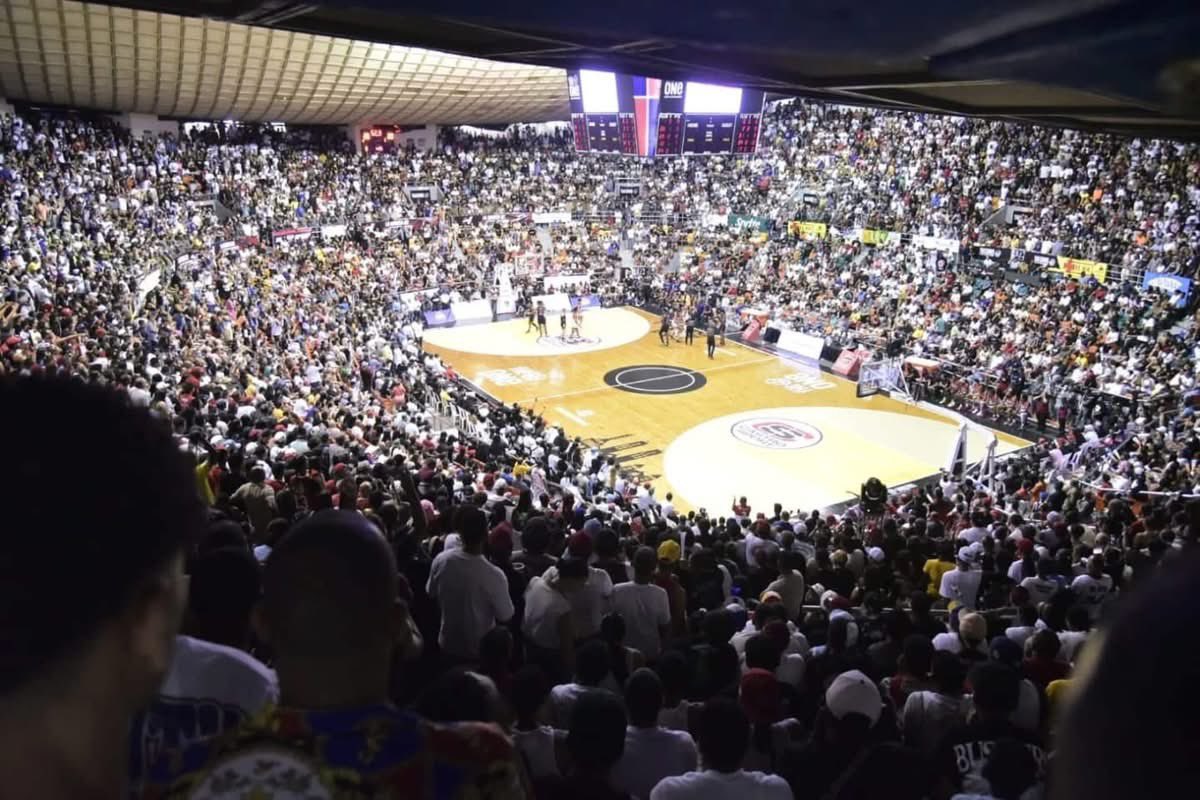 ARenLosDeportes's tweet photo. Un martes de mayo en la noche. Final del baloncesto de Santiago. El deporte urbano más aceptado en el país. Ahí no cabe un alma. Felicidades @AbasacaOF https://t.co/qRjFSpJHk8