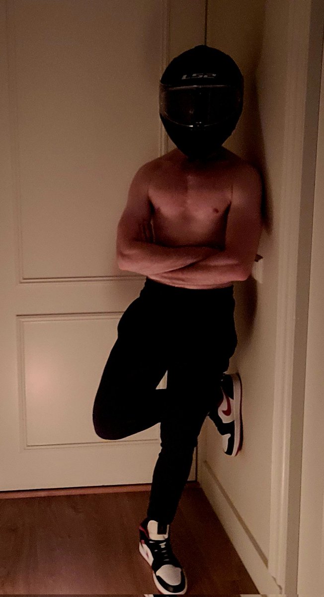 drave_b's tweet photo. What would you do as a dom or sub if I stepped into your hallway like this 😈
#SmellySocks #SmellySneaks #WhiteSocks #Socks #Sneax #Sneakermaster #Sneakerdom #Findom #Nike #Gay #Feetworship #Footsub #Footmaster #Feetmaster #Sneakers #Jordans #Domination #Sneakerfun #Kiffeur #Gear https://t.co/gMtRARsKia