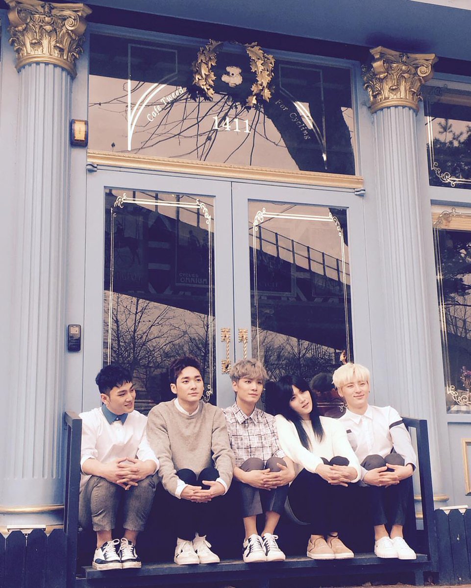 efforescence315's tweet photo. 뉴이스트 단체사진 조아💖 https://t.co/IaDT22k8yg