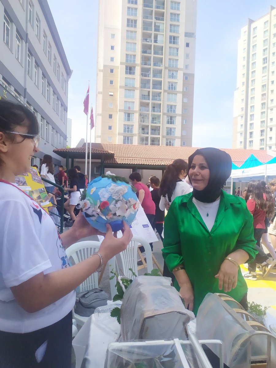 hlysncn's tweet photo. TOKİ Avrupa konutları Orta Okulunun düzenlemiş olduğu Tübitak Bilim Fuarına katıldık başta okul müdürümüz sn. Turgut Oğuz hocamıza emeği geçen öğretmenlere ,öğrencilerimize hepsini ayrı ayrı tebrik ediyorum.
#bilim
@Mustafa_Destici
@gokhanilgar
@dilekk14
@bbpgenelmerkez https://t.co/3mZVVr7Ehv
