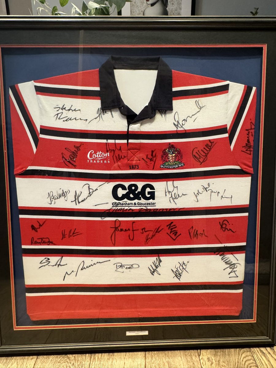 Ravenousfox1's tweet photo. Reluctant sale!! 
Collection of stunning signed Premiership rugby shirts. Pick up only.  £150

2003 Gloucester Premiership Champions

2003 Leicester Tigers

2000 Harlequins including Lions and Ireland Legend Keith Wood Signature

2000 Saracens Shirt #memorabilia #rugby https://t.co/MHT92tfpXf
