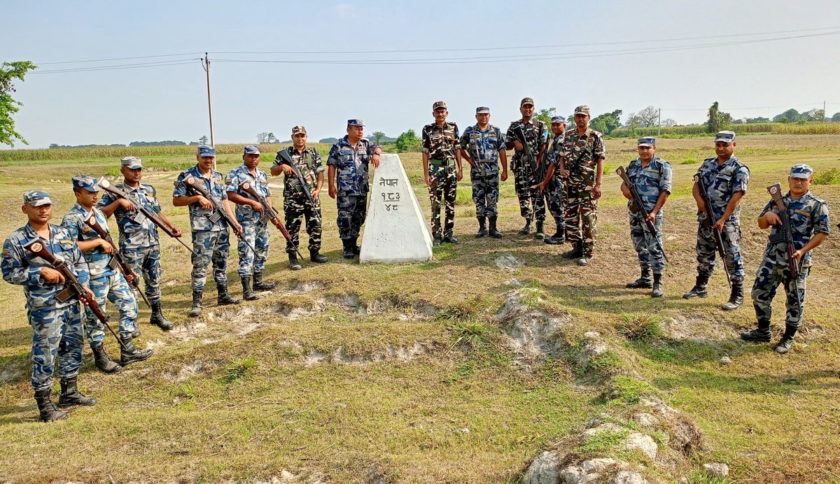 ShHimoG's tweet photo. The #Nepal-India border is on high alert following an Indian attack on #Pakistan, with various security forces patrolling the region. Nepal shares a 1,751 km open border with #India. #OperationSindoor https://t.co/gRaCqYjIGC