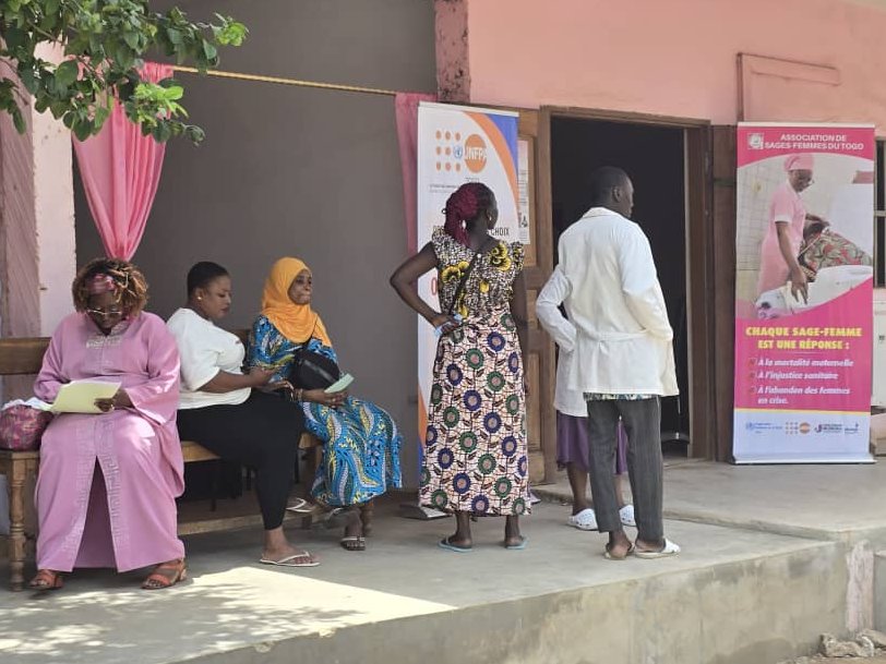 #JournéeInternationaleSageFemme: <a href="/OMSTogo/">OMS TOGO</a>, <a href="/UNFPA_TOGO/">UNFPA Togo</a>, ATPEF et AIMES AFRIQUE, déploient des cliniques mobiles à Katanga pour rapprocher la santé des femmes : soins maternels, planification familiale, dépistage du col &amp; ateliers d’auto-examen des seins. #SantéPourtous