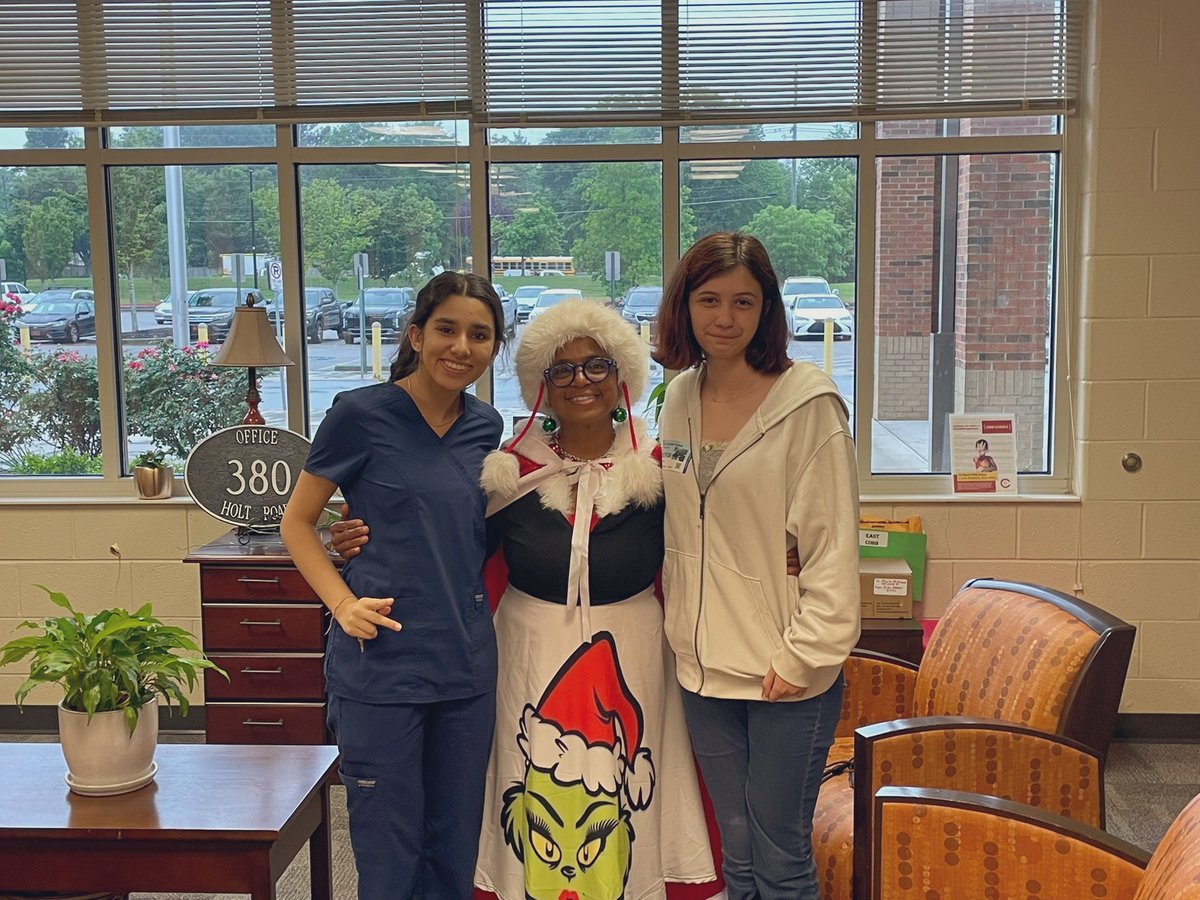 Yvonne A. Anderson, Ed., D. (@miss_y_vonne) on Twitter photo Two of my favs and former students stopped by to discuss a project partnership. We are in! Thank you <a href="/Wheeler_High/">Wheeler High School</a> <a href="/HoltWildcat/">WildcatPrincipal</a> for motivating them to reach back and invite us to participate. #community <a href="/wildcatsecms/">East Cobb Middle School</a> <a href="/CobbSchools/">Cobb County Schools</a> Two of my favs and former students stopped by to discuss a project partnership. We are in! Thank you <a href="/Wheeler_High/">Wheeler High School</a> <a href="/HoltWildcat/">WildcatPrincipal</a> for motivating them to reach back and invite us to participate. #community <a href="/wildcatsecms/">East Cobb Middle School</a> <a href="/CobbSchools/">Cobb County Schools</a>