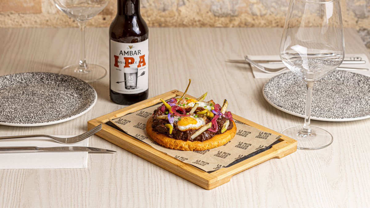 TragourmetBlog's tweet image. 🍕 ¿Fan de las cocas valencianas?
Descubre los mejores sitios para probarlas en 2025 👉
🔗 tragourmet.com/ruta-cocas-val…
📍 Sabores únicos, tradición y creatividad en cada bocado.
#ValenciaGastronómica #CocasValencianas #RutaGourmet #FoodiesEspaña #Gastronomía2025