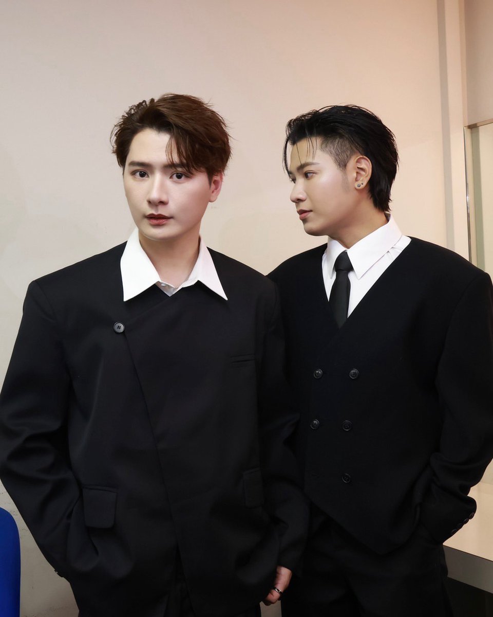 GMMTV's tweet photo. 最初の公演はとても楽しかったです！
2回目も一緒に思いっきり楽しみましょうね😊🤟🏻

รอบแรกแฮปปี้มากกกก รอบสองอย่าแผ่วไปกันต่อ มาสนุกไปด้วยกันน้าาา 😊🤟🏻
#ThaiFestivalSpecialFM2025xKS 
#GMMTV https://t.co/9Nn9A9Yzqj