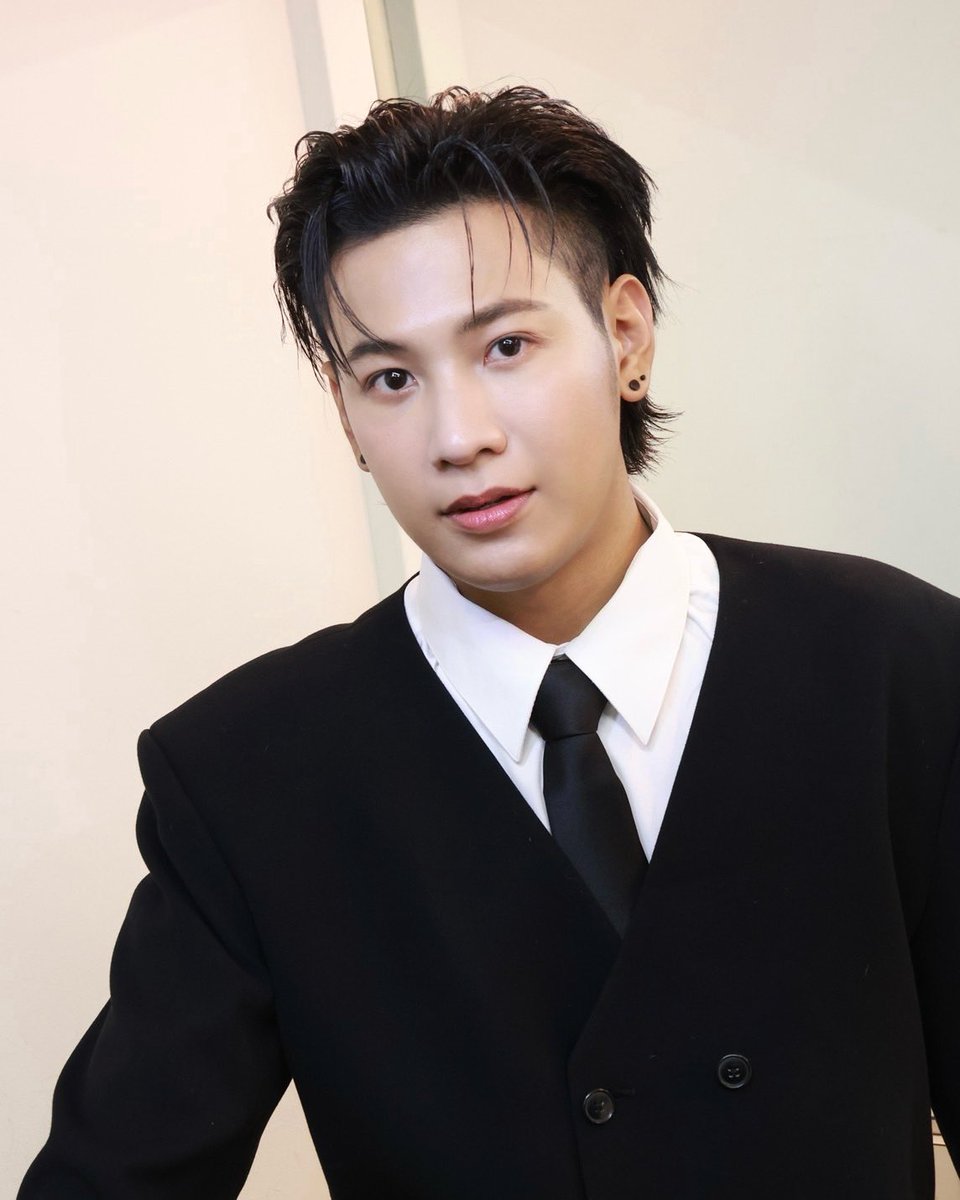 GMMTV's tweet photo. 最初の公演はとても楽しかったです！
2回目も一緒に思いっきり楽しみましょうね😊🤟🏻

รอบแรกแฮปปี้มากกกก รอบสองอย่าแผ่วไปกันต่อ มาสนุกไปด้วยกันน้าาา 😊🤟🏻
#ThaiFestivalSpecialFM2025xKS 
#GMMTV https://t.co/9Nn9A9Yzqj