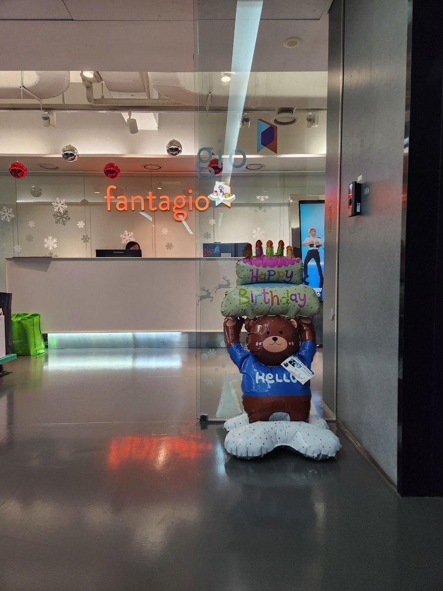 super_girl2424's tweet photo. Gift for seonho was successfully delivered to fantagio. seonhohada send the best gift for him. His presence is like sunshine that shines on the people around him. 
Happy birthday actor Kim SeonHo
SMILE WITH SEONHO DAY
#오늘은_선호와_같이_케이크_먹는_날
#HAPPY_SEONHO_DAY https://t.co/YcODGFwLBZ