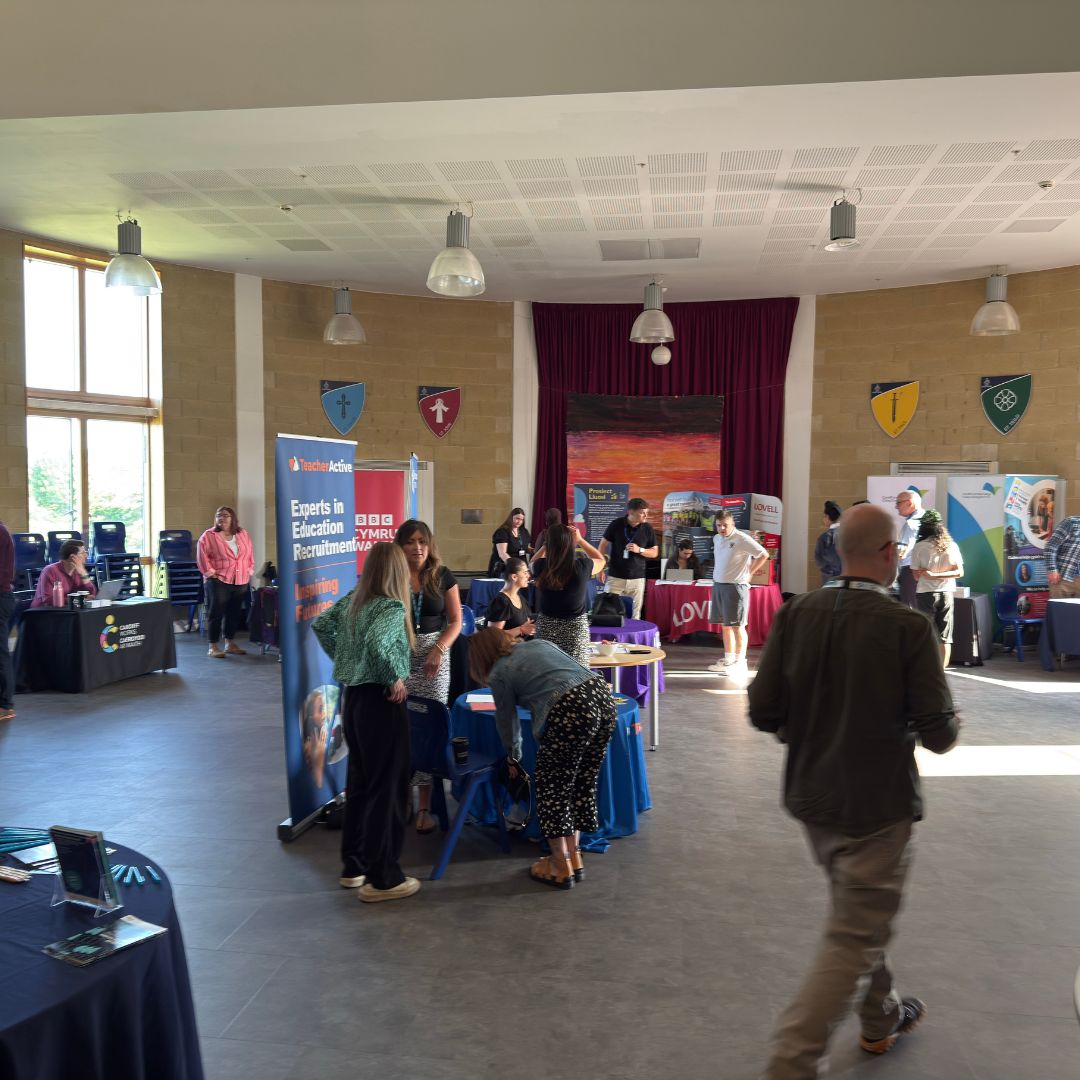 CdfCommitment's tweet image. Over 30 pupils with additional learning needs explored future careers at a Marion Centre Fair last week🙌 Meeting employers like @BBCWales @CAVC @CAVUHB, they got advice and opportunities to plan their next steps!🛣️
#ALN #CareersFair #SupportedEmployment