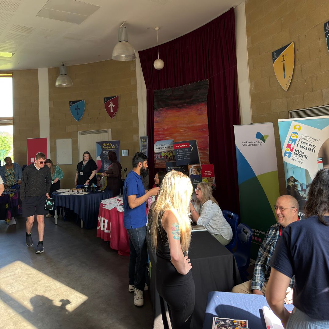 CdfCommitment's tweet image. Over 30 pupils with additional learning needs explored future careers at a Marion Centre Fair last week🙌 Meeting employers like @BBCWales @CAVC @CAVUHB, they got advice and opportunities to plan their next steps!🛣️
#ALN #CareersFair #SupportedEmployment